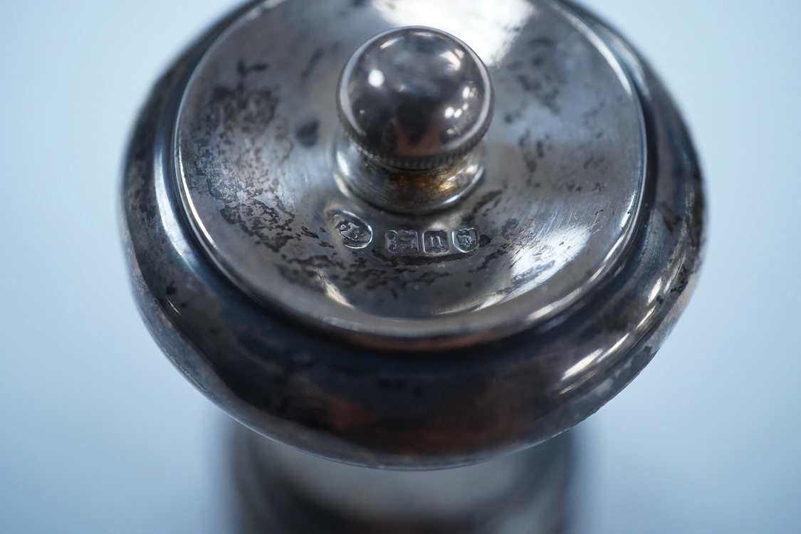 An Edwardian silver mounted pepper mill, by Joseph Braham, London 1908, height 84mm.